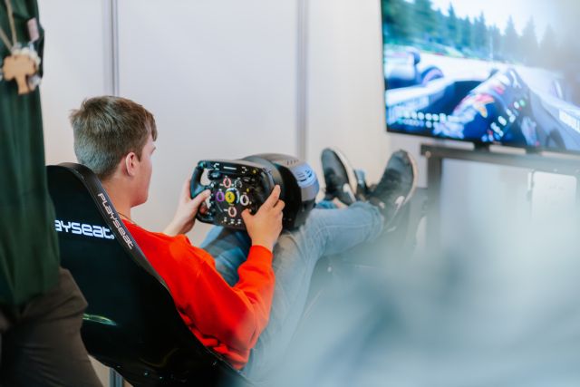 RDW (stand 22) - Stap in de schoenen van Max Verstappen op Dé Noordelijke Banenbeurs!